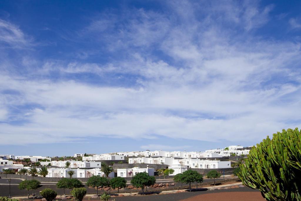 Apartamentos Livvo Coloradamar Playa Blanca  Exterior photo